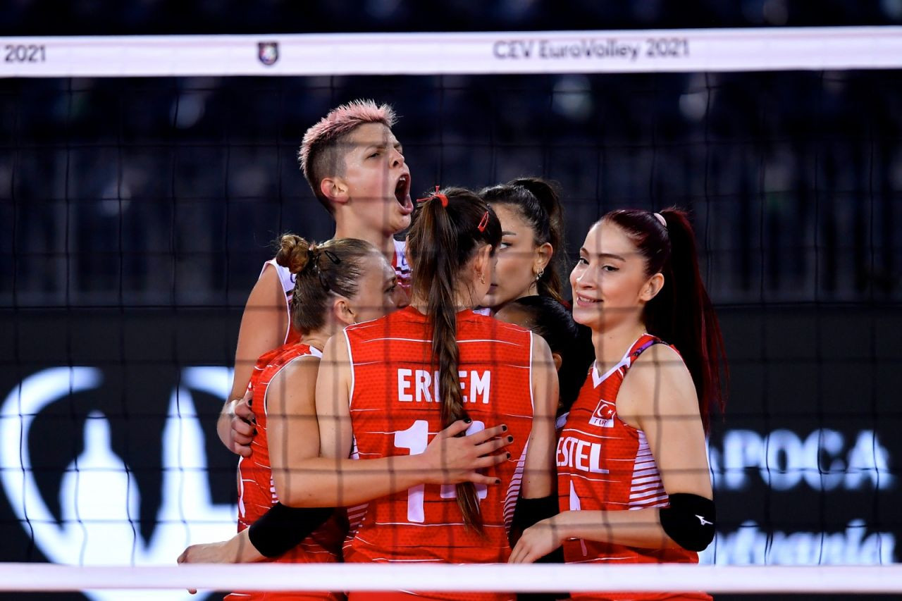 Milli voleybolcu Ebrar Karakurt’u şok eden yorum! Cevabı olay oldu… - Sayfa 15