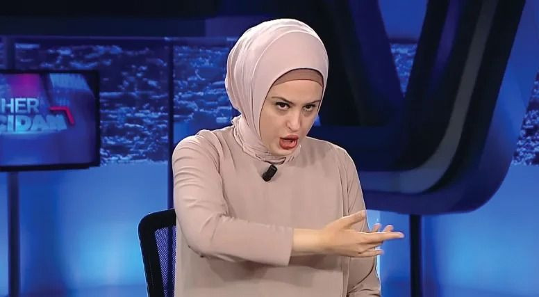 Eski haline bakın: Pelin Hürman kırmızı minisiyle bambaşka çıktı! Canlı yayında cin çıkarmıştı… - Sayfa 2