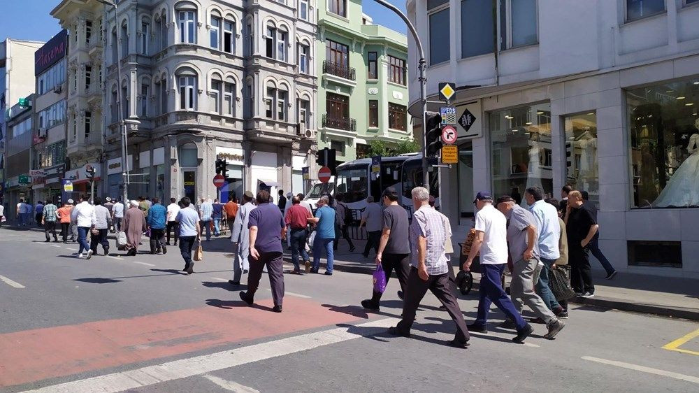 Mahmut Ustaosmanoğlu son yolculuğuna uğurlandı! Binlerce kişi Fatih Camii’ne akın etti… - Sayfa 22