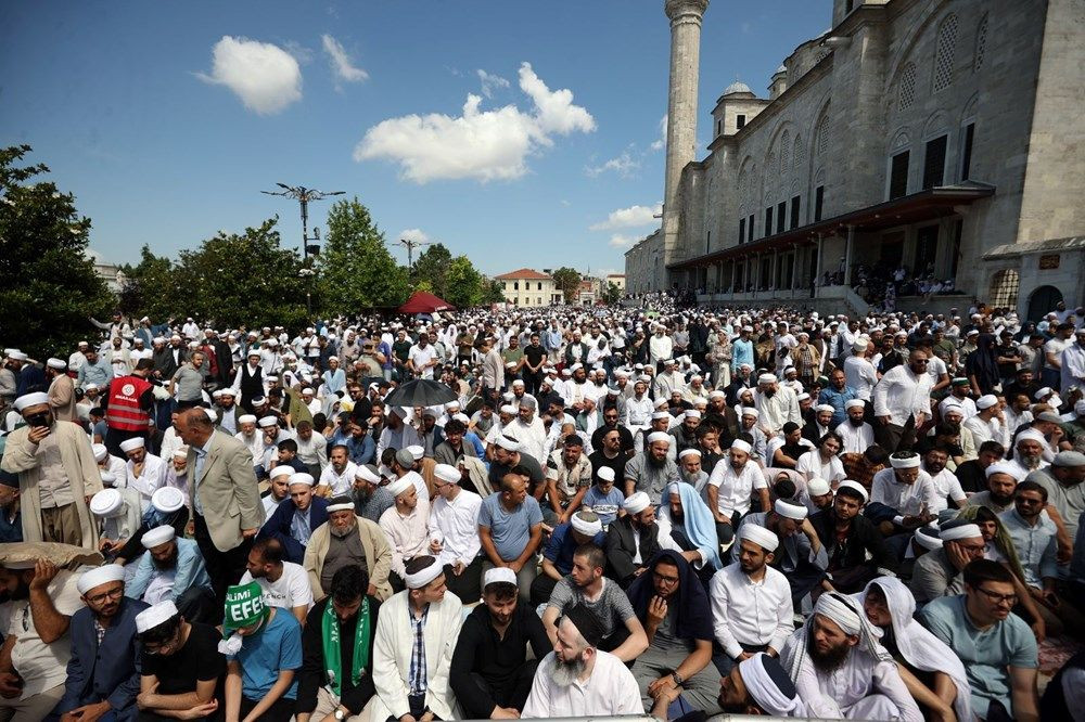 Mahmut Ustaosmanoğlu son yolculuğuna uğurlandı! Binlerce kişi Fatih Camii’ne akın etti… - Sayfa 5