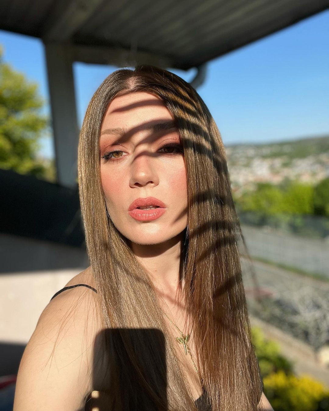 Gizem Karaca'nın son pozu sosyal medyada olay oldu! - Sayfa 22