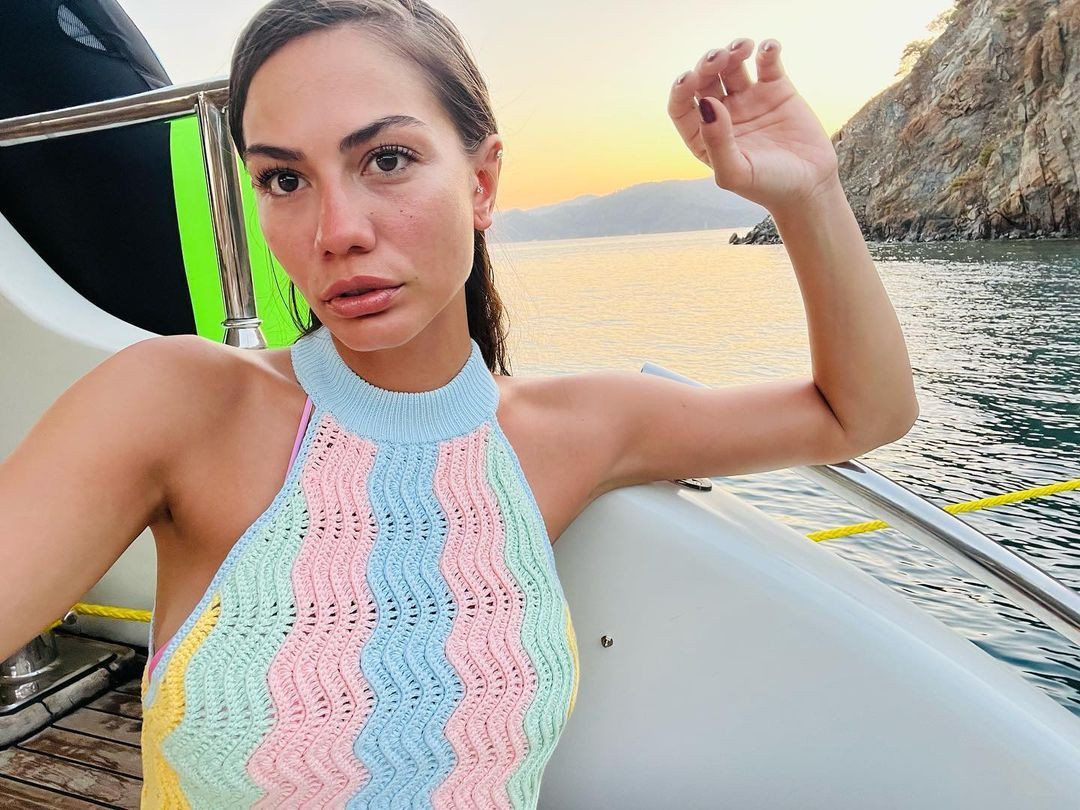 Demet Özdemir’in bikinili pozu nefesleri kesti! Ortalık alev aldı… - Sayfa 1