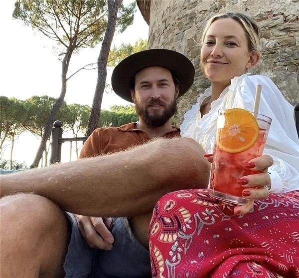 Kate Hudson, üstsüz pozunu paylaştı, abisinin yorumu fotoğrafın önüne geçti! - Sayfa 2