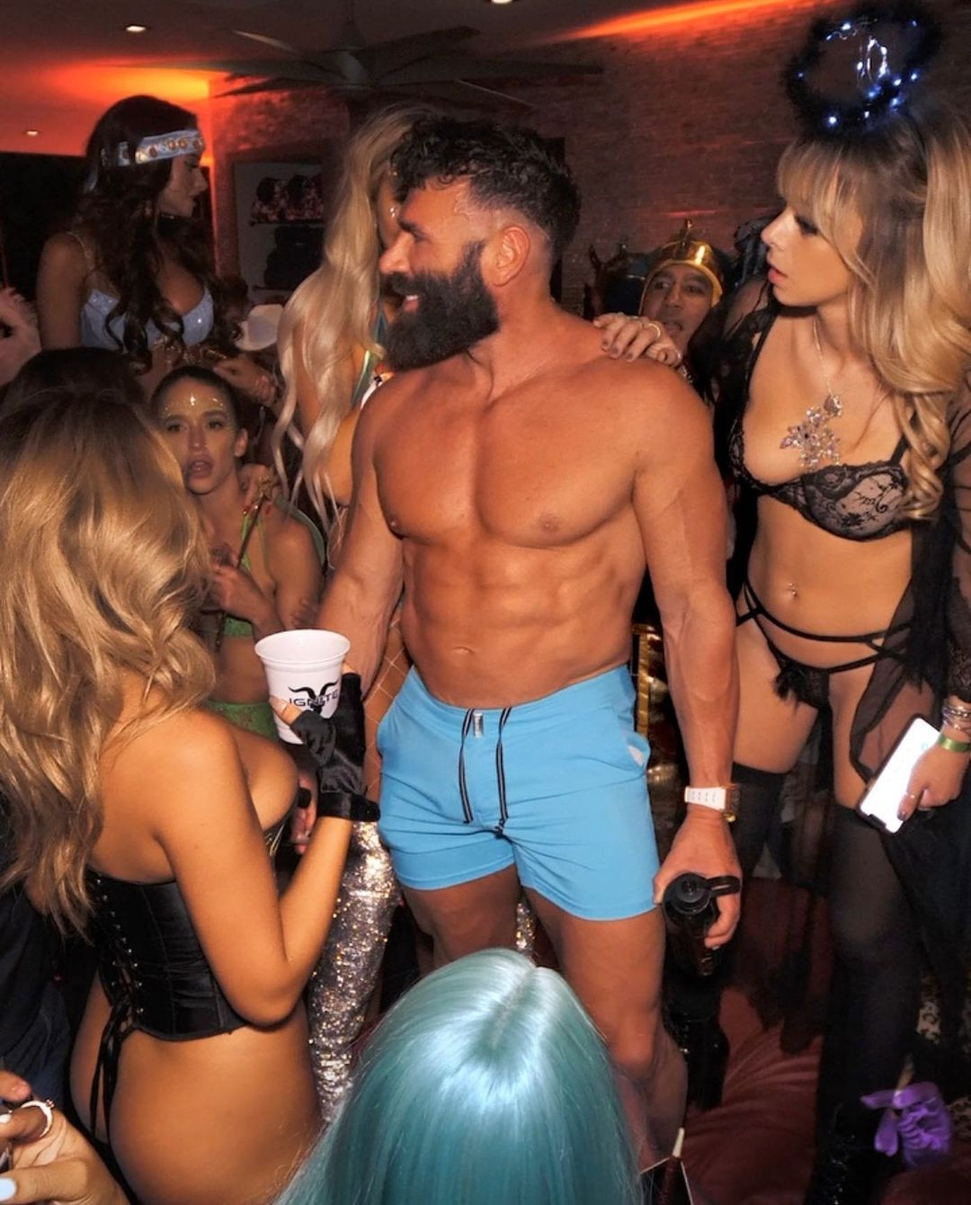 Dünyaca ünlü playboy Dan Bilzerian evlendi - Sayfa 5