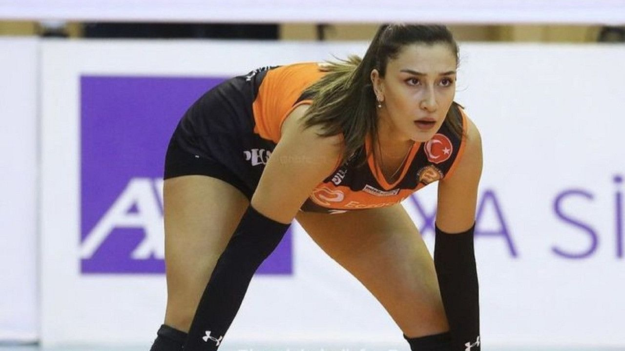 Milli voleybolcu Hande Baladın derin bacak dekolteli elbisesiyle mest etti! "Bu güzellik şaka mı?" - Sayfa 11