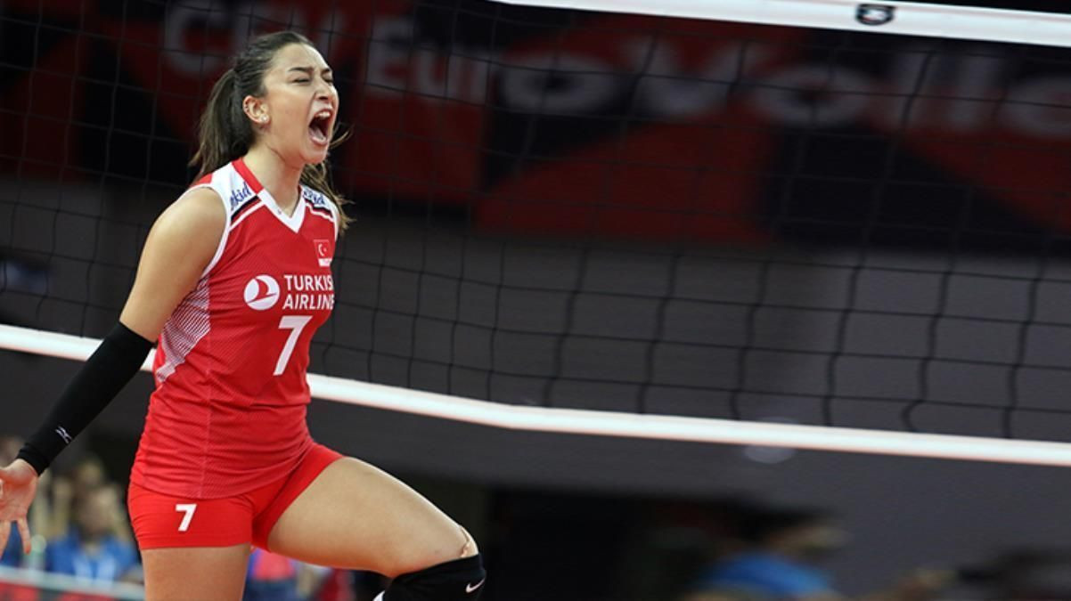 Milli voleybolcu Hande Baladın derin bacak dekolteli elbisesiyle mest etti! "Bu güzellik şaka mı?" - Sayfa 1