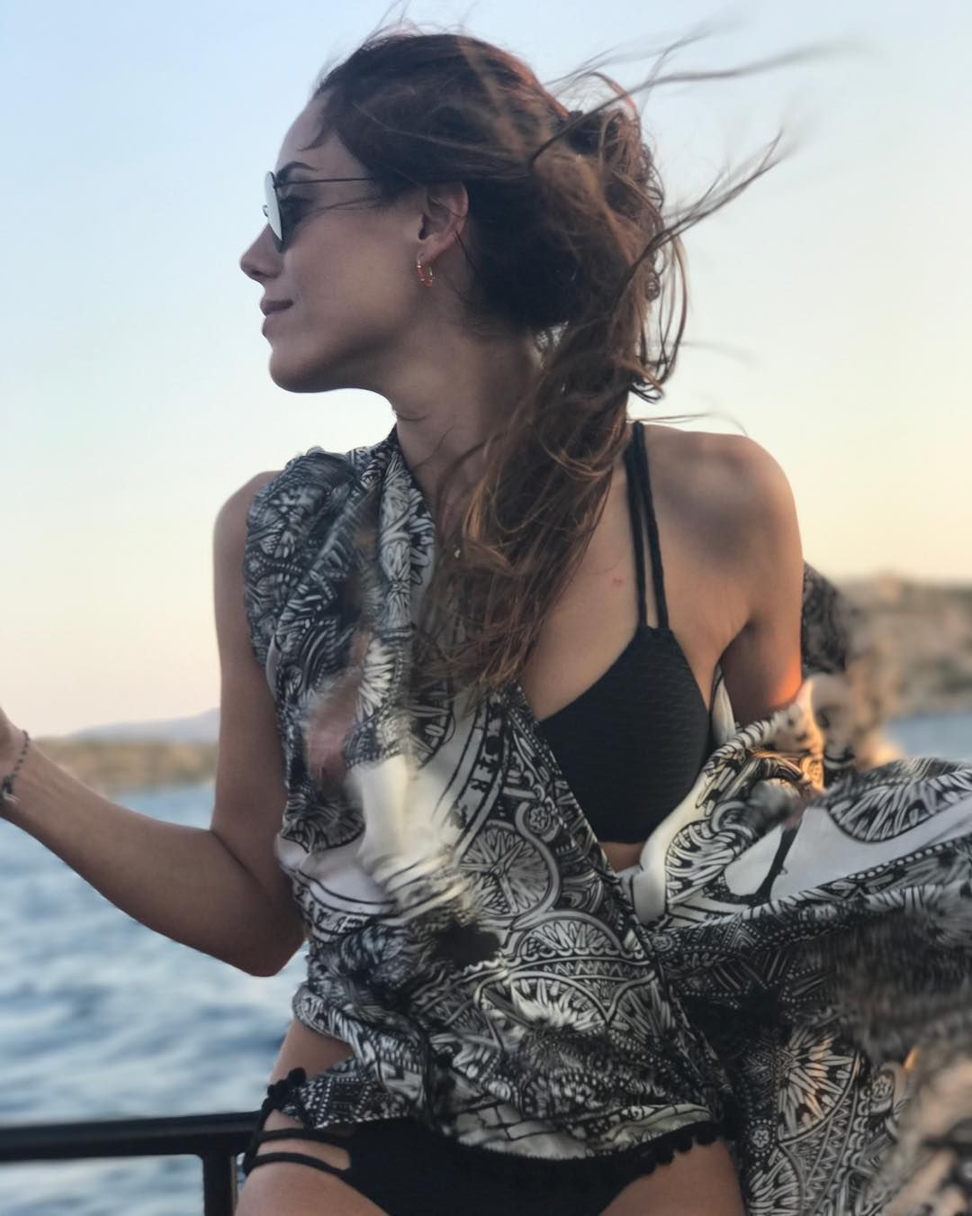 Sadakatsiz’in Asya’sı Cansu Dere’nin bikini üstü olay oldu! ‘Biraz büyük mü sanki…’ - Sayfa 24