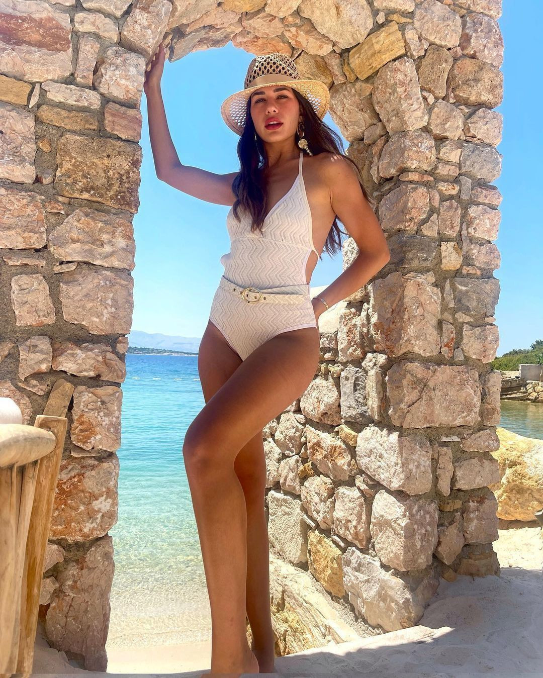 Fenomen Sibil Çetinkaya minicik bikini üstüyle göğüslerini kapattı! "Dua Lipa işine bak kardeşim" - Sayfa 25