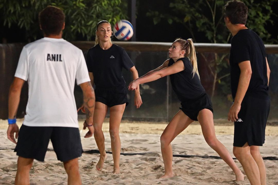 Survivor Aleyna Kalaycıoğlu'ndan nefesleri kesen bikinili yat pozu! Instagram'ı kasıp kavurdu - Sayfa 2