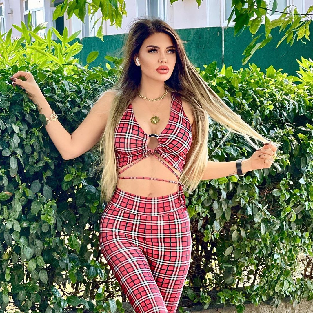 Ebru Polat bu defa iddialı bikinisiyle olay oldu - Sayfa 4