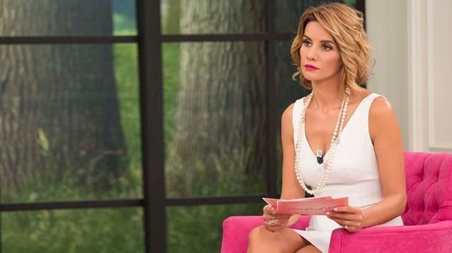 Ünlü sunucu Esra Erol'dan bomba yaz pozu: "Altında bir şey yok gibi" - Sayfa 4