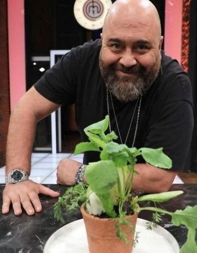 MasterChef Somer Sivrioğlu'nun gençlik fotoğrafı şaşkına çevirdi! "Şefim hangisi sizsiniz?" - Sayfa 1