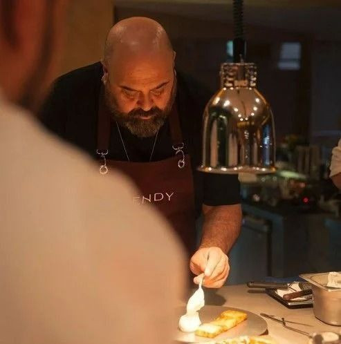 MasterChef Somer Sivrioğlu'nun gençlik fotoğrafı şaşkına çevirdi! "Şefim hangisi sizsiniz?" - Sayfa 8