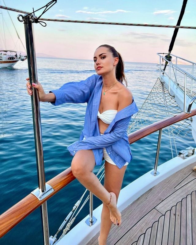 Fahriye Evcen bikinili pozlarını paylaştı! Sosyal medya yıkıldı! - Sayfa 2