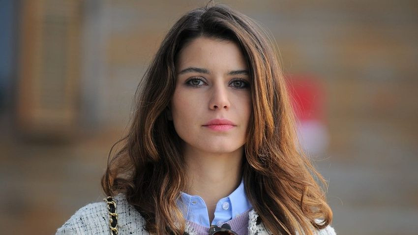 Beren Saat'in o görüntüsü hayranlarını korkuttu! Güzel isim sette kaza mı geçirdi? - Sayfa 1