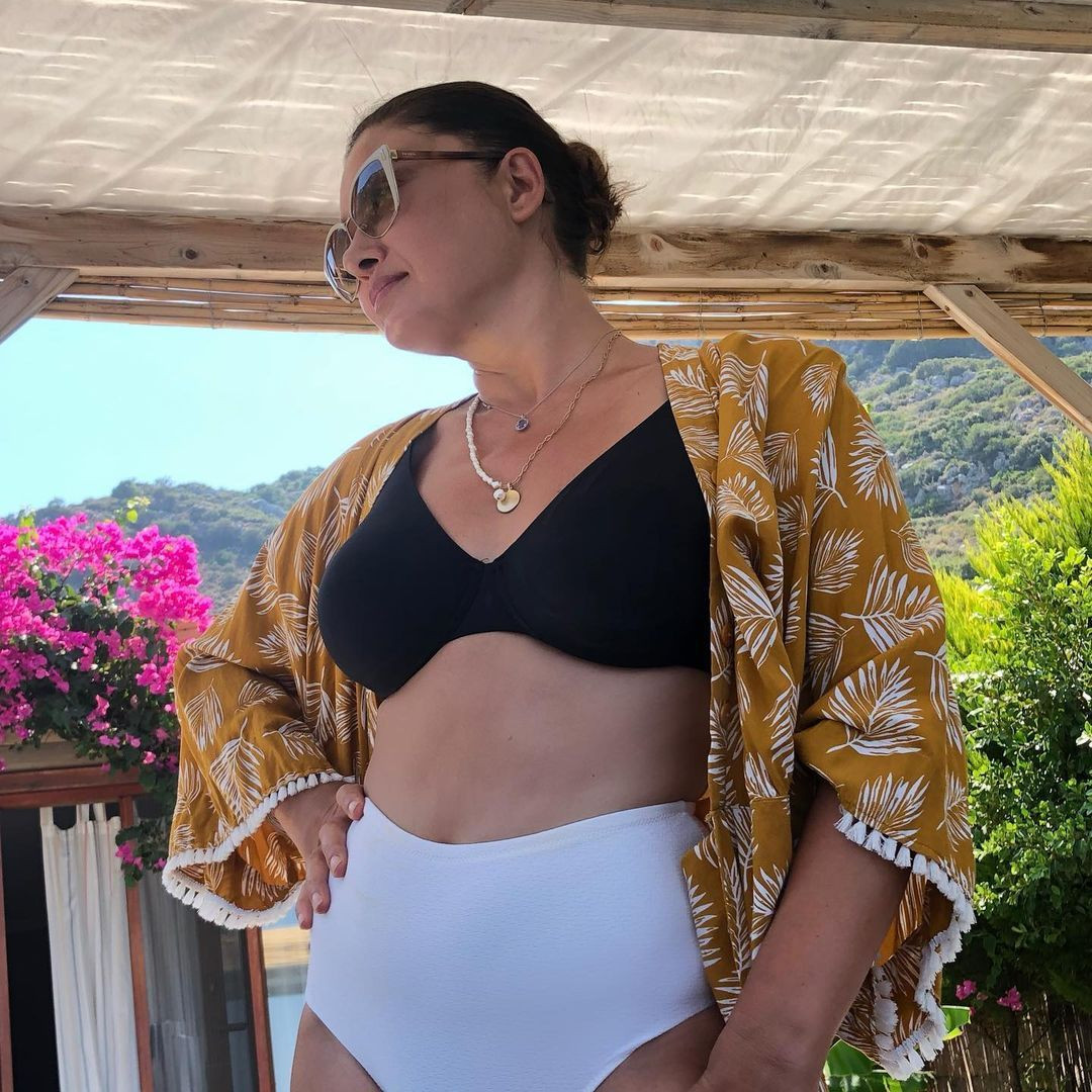 Nurgül Yeşilçay'dan olay tatil pozları! "Yıllara meydan okuyorsun" - Sayfa 4