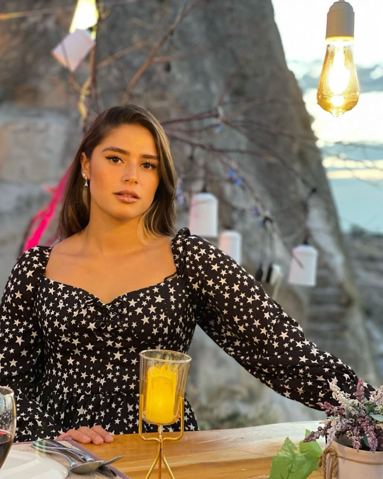 Survivor Ayşe'nin yatakta geceliği ile verdiği poz, takipçilerini fena kızdırdı - Sayfa 29