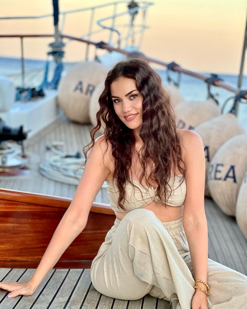 Fahriye Evcen beyaz bikinisiyle mest etti! - Sayfa 27