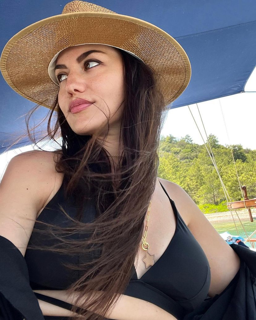 Fahriye Evcen beyaz bikinisiyle mest etti! - Sayfa 15