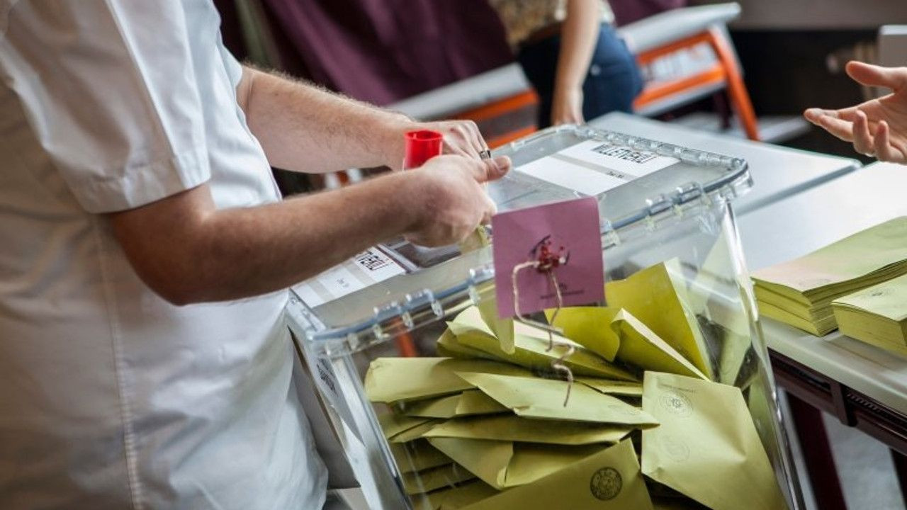 Yöneylem Araştırma’nın son anketi belli oldu! Bir parti ile ilgili detay dikkat çekti… - Sayfa 33