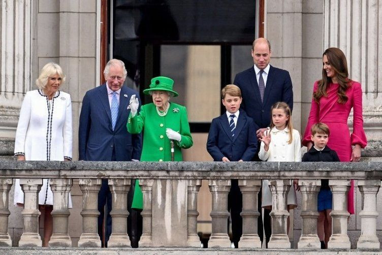 Kraliçe Elizabeth’in öleceğini bilen ‘kahinden’ yeni paylaşım! Tarih verdi: ‘Alevler içinde kalacak’ - Sayfa 17