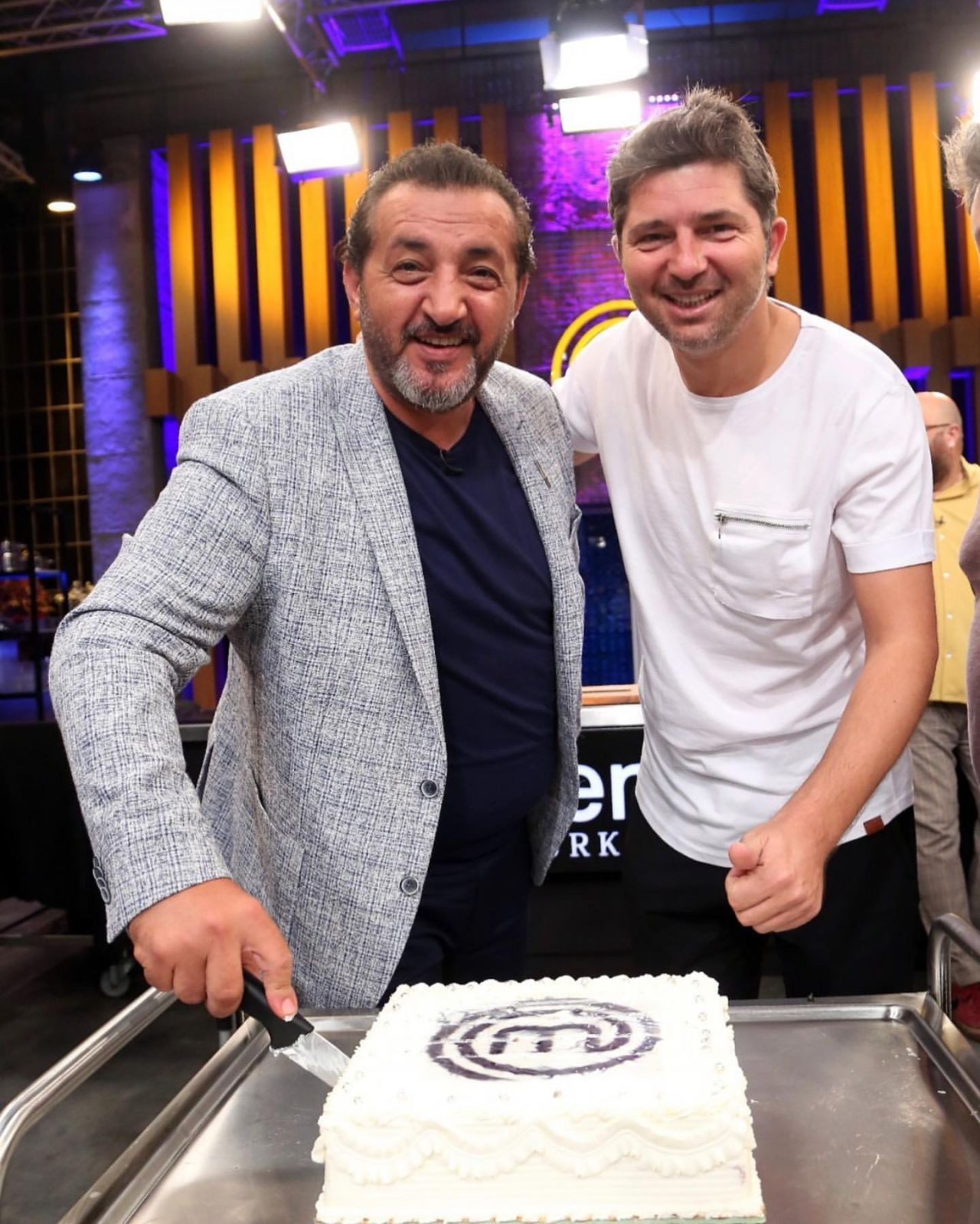 Masterchef Mehmet Şef'in gençlik fotoğrafı olay oldu! "Gülüşü hiç değişmemiş" - Sayfa 3