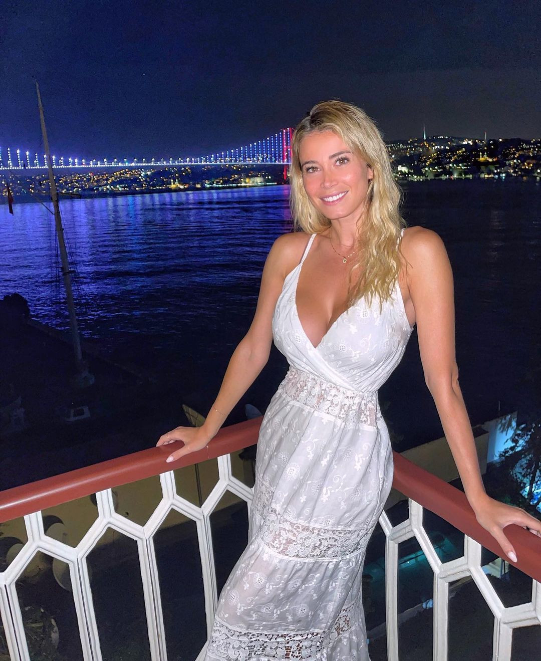 İtalyan spiker Diletta Leotta suyun içinden bikinili poz verdi! Instagram'ı yaktı - Sayfa 6