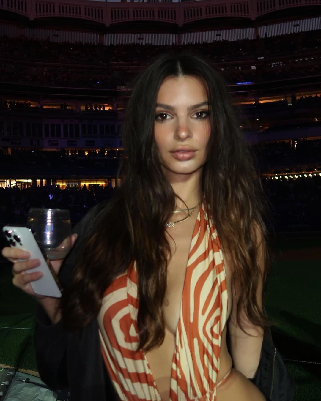 Dünyanın en seksi kadını seçilmişti! Emily Ratajkowski cinsel yönelim yanıtıyla kafa karıştırdı - Sayfa 15