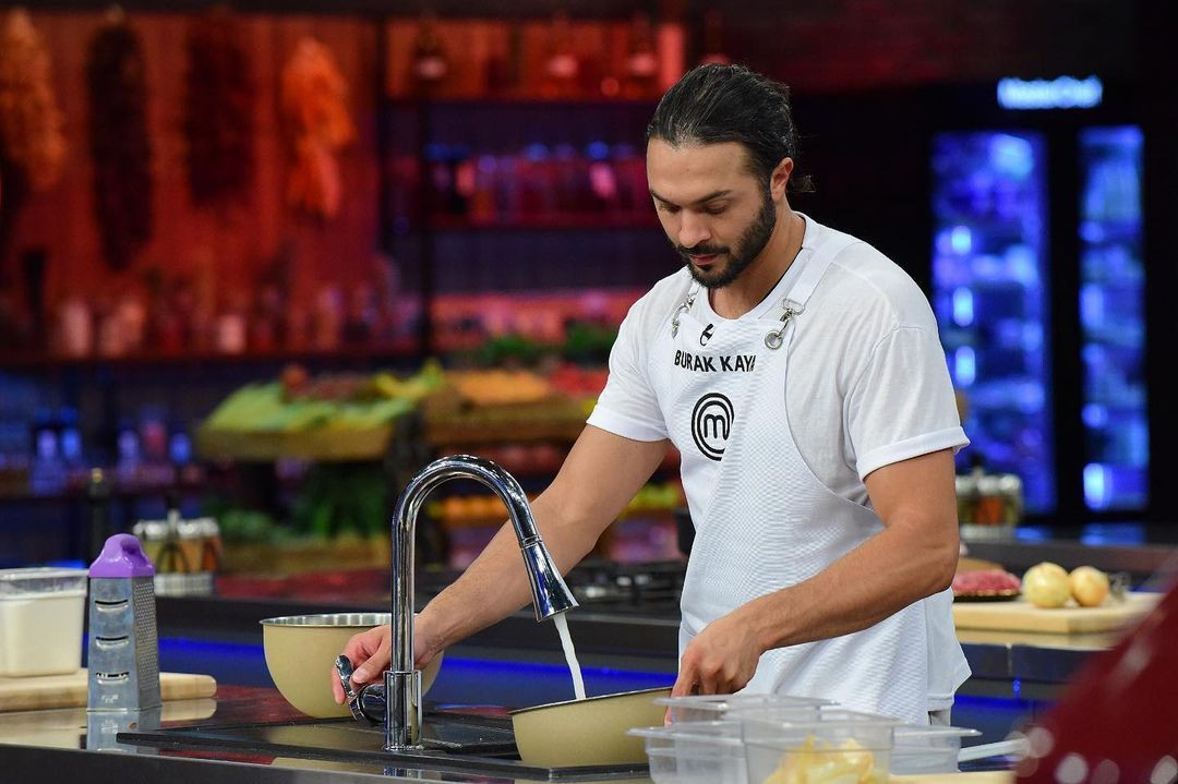 MasterChef Burak Kaya'nın kim olduğunu duyanlar şaştı kaldı! ''Resmen kurgu izliyoruz!'' - Sayfa 20