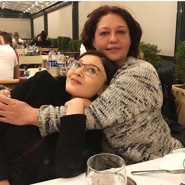 Nurgül Yeşilçay'ın ablasını görenler şaşkınlığını gizleyemiyor! Ayırt etmek mümkün değil - Sayfa 8