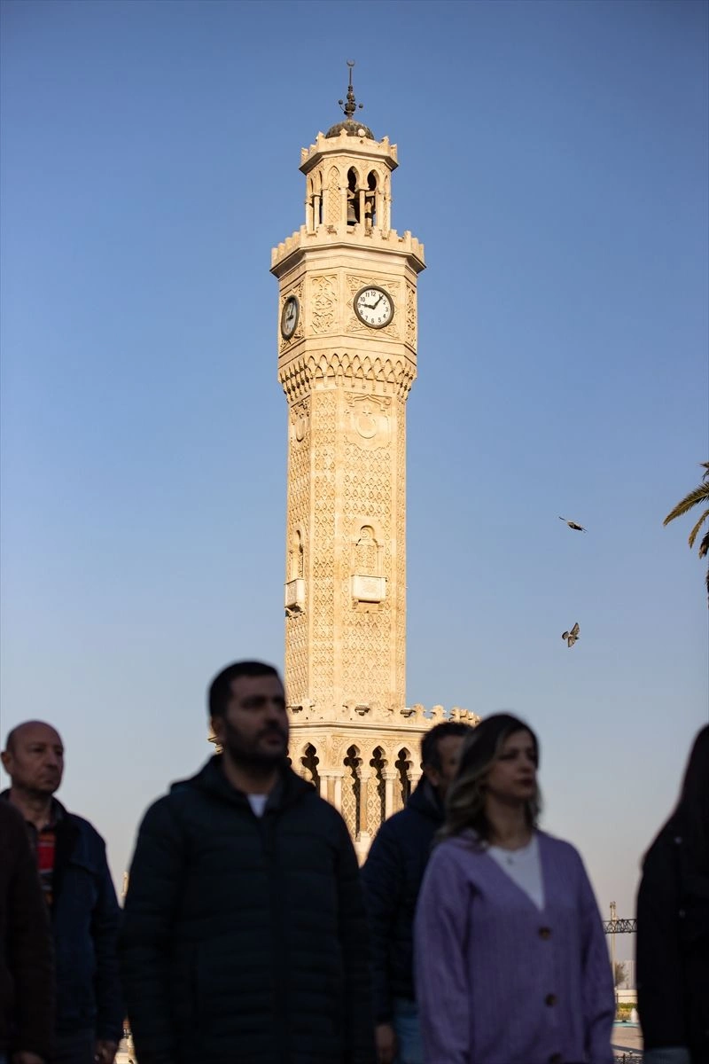 Türkiye'de yine 09.05'te hayat durdu! Tüm Türkiye Atatürk'ü sevgi, özlem ve minnetle andı - Sayfa 3