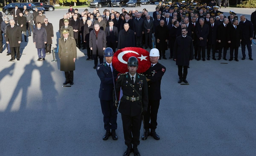 Türkiye'de yine 09.05'te hayat durdu! Tüm Türkiye Atatürk'ü sevgi, özlem ve minnetle andı - Sayfa 8