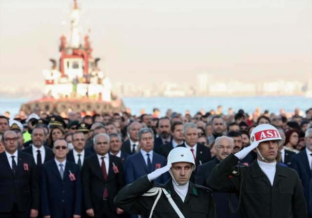 Türkiye'de yine 09.05'te hayat durdu! Tüm Türkiye Atatürk'ü sevgi, özlem ve minnetle andı - Sayfa 19