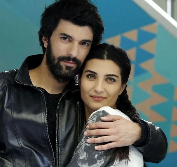 Tuba Büyüküstün ile Engin Akyürek aşkı ifşa oldu! Hayranları bu habere çok sevinecek… - Sayfa 6