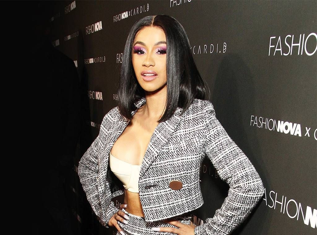 Ünlü rapçi Cardi B, iç çamaşırı giymeden tül tulumuyla sahneye çıktı - Sayfa 15