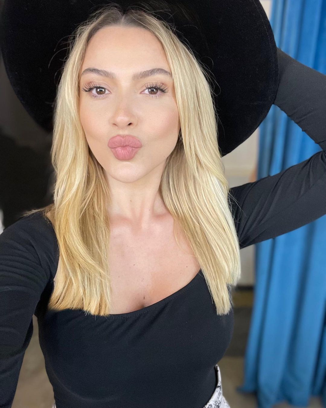 Hadise paylaştığı fotoğrafla tartışma yarattı! Bacaklarını inceltti mi? - Sayfa 5