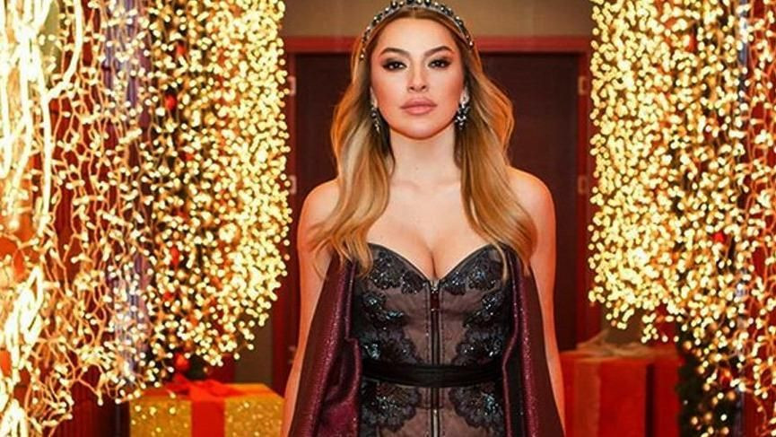 Hadise paylaştığı fotoğrafla tartışma yarattı! Bacaklarını inceltti mi? - Sayfa 20