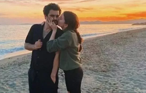 Yalı Çapkını yıldızları Mert Ramazan Demir ve Afra Saraçoğlu'nun samimi pozlarına yorum yağdı! - Sayfa 6