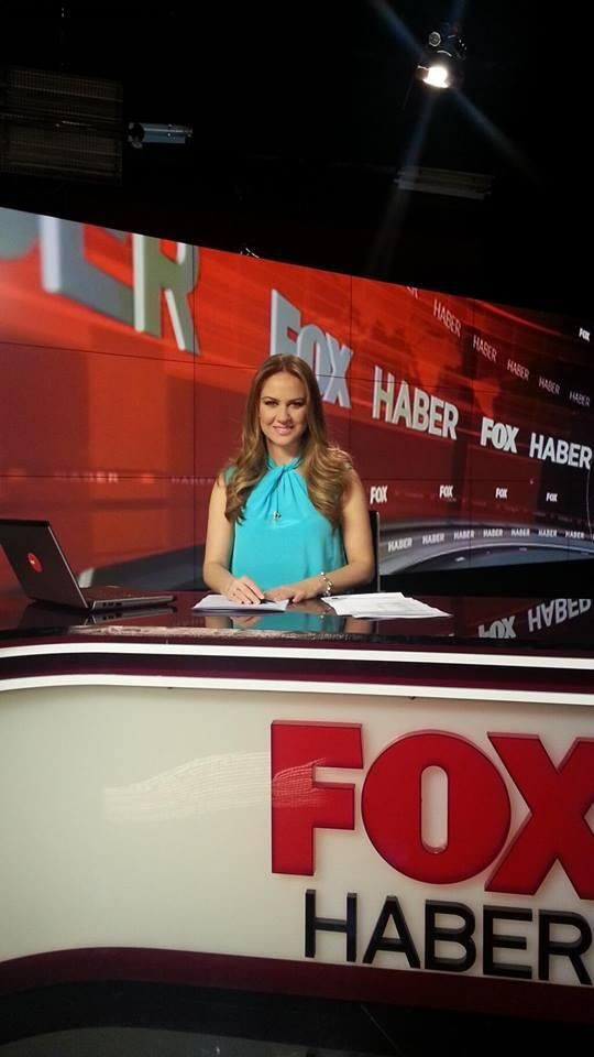 Fox TV'nin eski spikeri Nazlı Tolga'ya şantaj şoku! İfşa etmekle tehdit etti - Sayfa 15