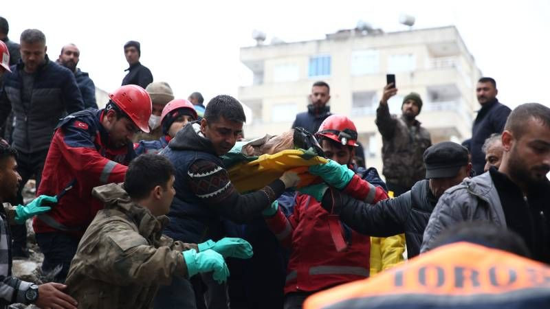 Osmaniye'de yıkılan 10 katlı binadan bir kız çocuğu kurtarıldı - Sayfa 5