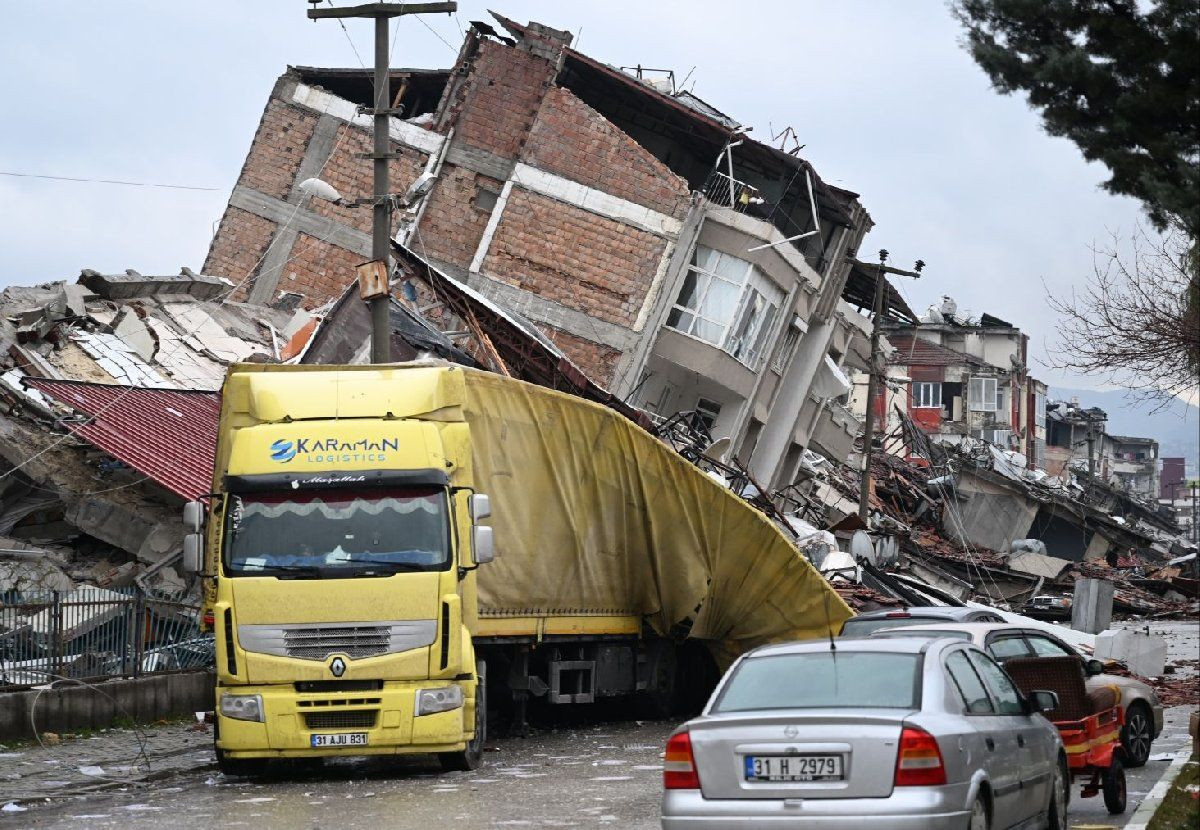 Hatay'dan depremin en korkunç fotoğrafı geldi! Binalar kağıt gibi yıkıldı! - Sayfa 6