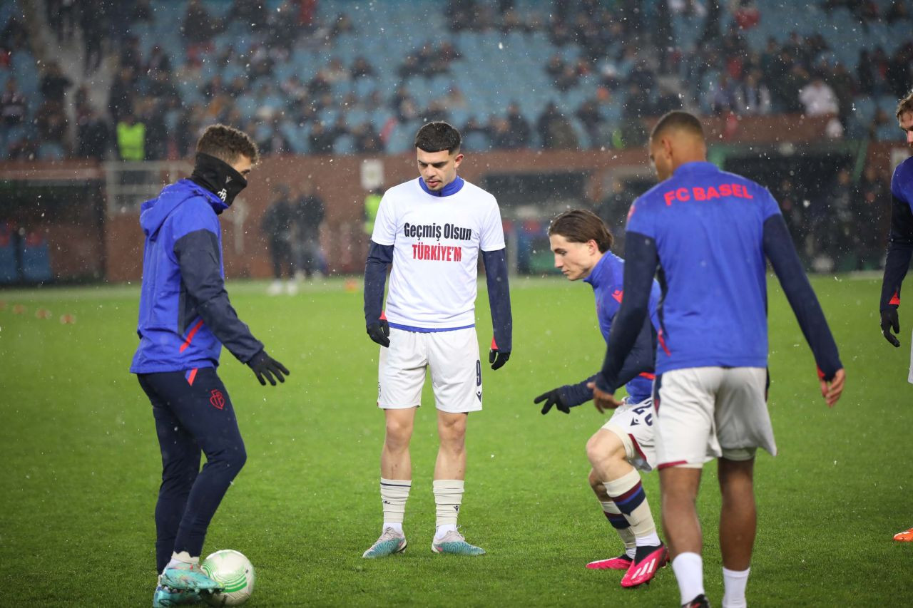 Trabzonspor - Basel maçında tribünlerden birlik ve dayanışma mesajı - Sayfa 16