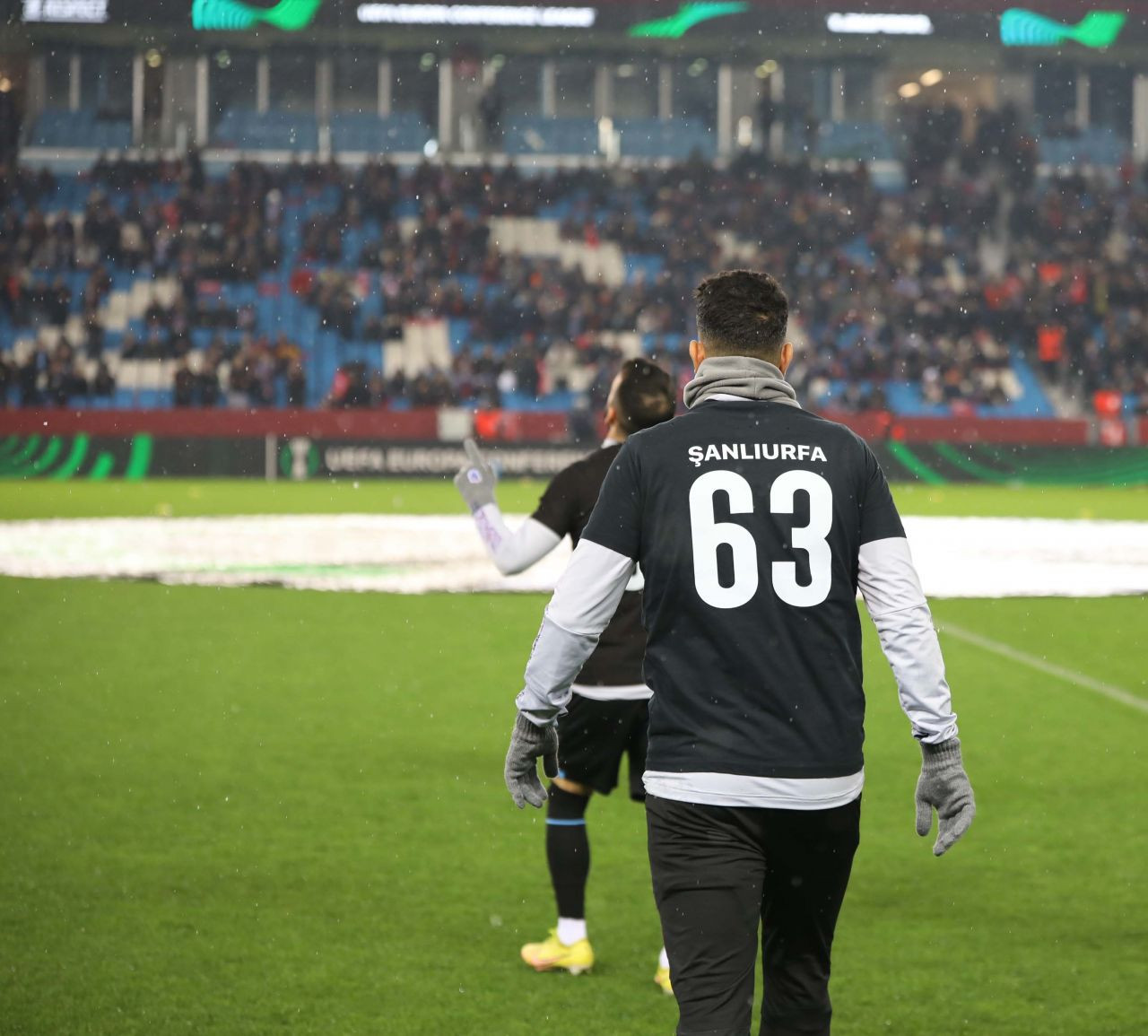 Trabzonspor - Basel maçında tribünlerden birlik ve dayanışma mesajı - Sayfa 8