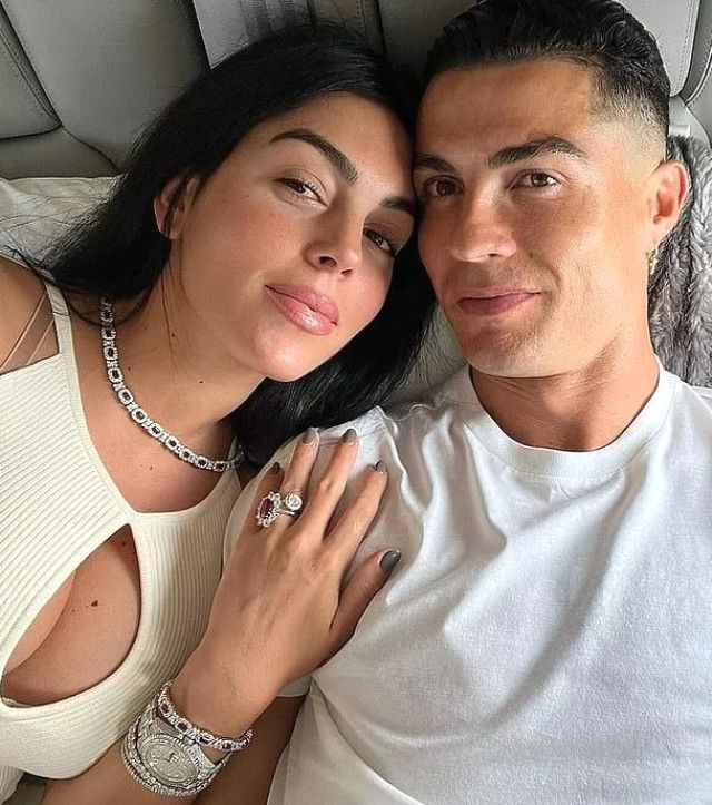 Cristiano Ronaldo'nun gizli fantezisini sevgilisi Georgina ağzından kaçırdı - Sayfa 19