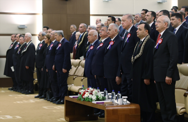 Erdoğan ile Kılıçdaroğlu arasında ilk karşılaşma! Herkes 'tokalaştılar mı' diye baktı - Sayfa 9