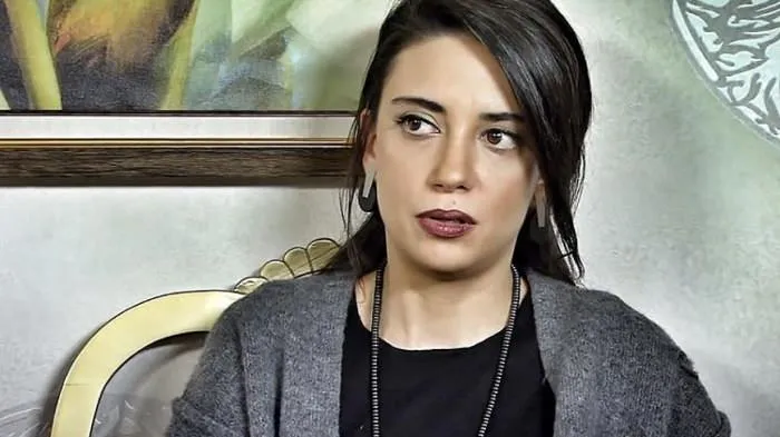 Kızılcık Şerbeti'nin Nursema'sı Ceren Karakoç'un file çoraplı pozuna yorum yağdı - Sayfa 3