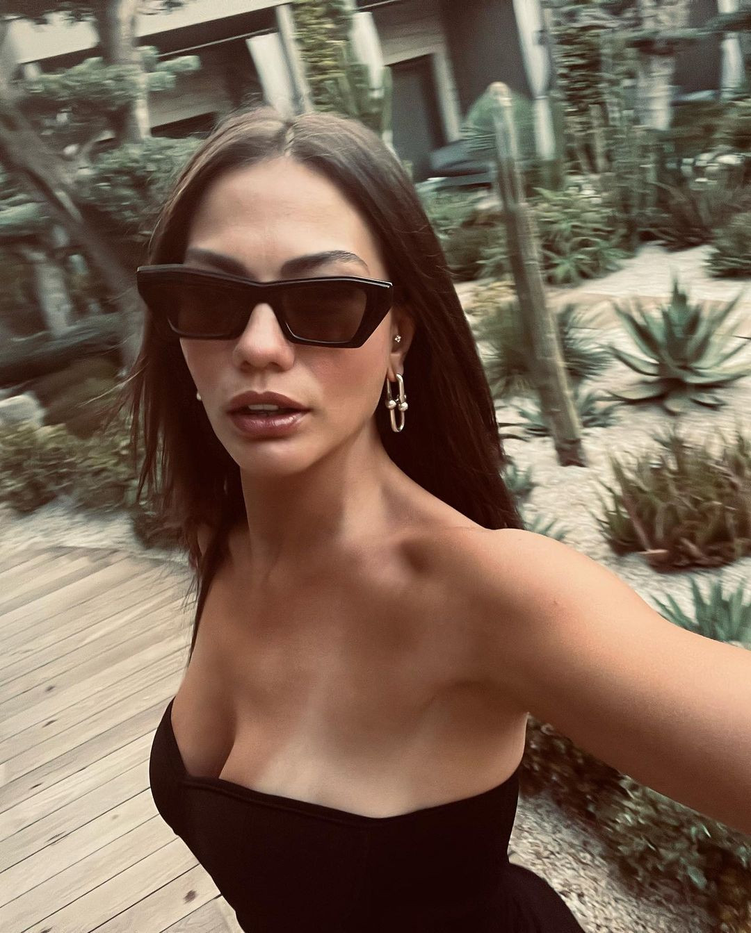 Demet Özdemir bikinili pozlarıyla yürek hoplattı - Sayfa 2