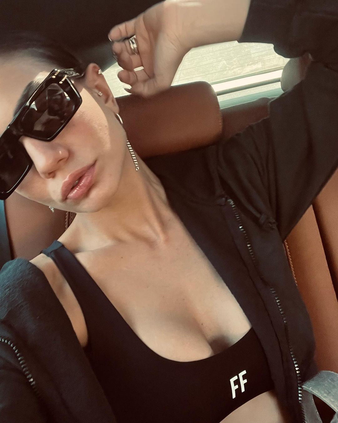 Demet Özdemir bikinili pozlarıyla yürek hoplattı - Sayfa 11