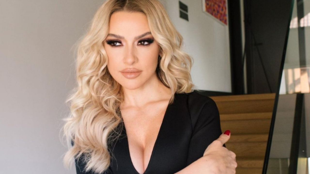 Hadise'den süper minili efsane pozlar! Takipçileri alev emojisi yağdırdı - Sayfa 21