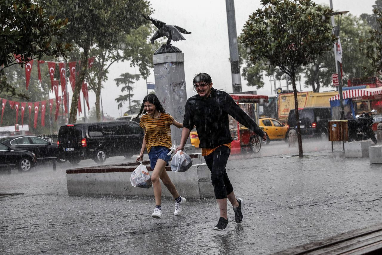 İstanbullular dışarı çıkmadan önce dikkat: 'Oraj' geliyor, tarihi belli! - Sayfa 27